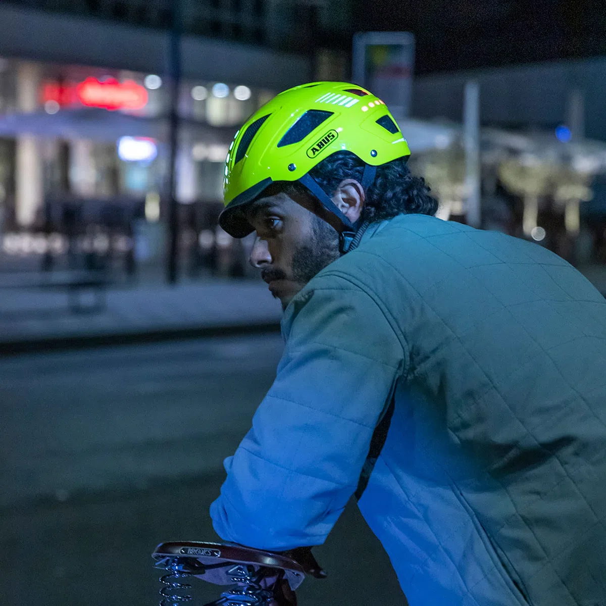 ABUS Casco da bici con luce - Hyban 2.0 LED - luce anteriore e posteriore e robusta calotta rigida - per uomini e donne