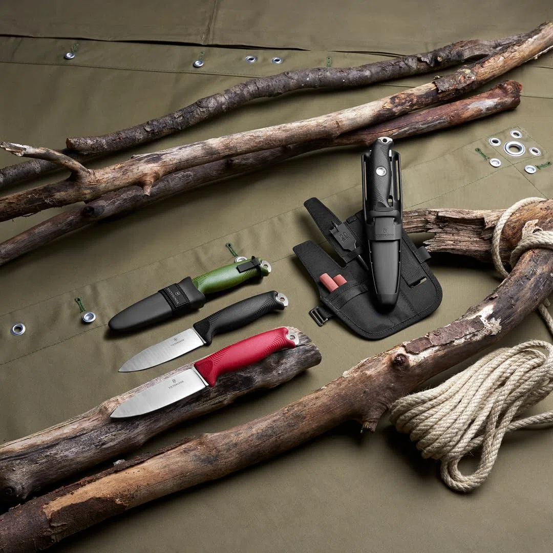 VICTORINOX Set Accessori Coltello Venture Pro Kit, Made in Switzerland, Fodero Multifunzionale con 2 Pietre per affilare e Trapano Piatto da 2 cm, Nero