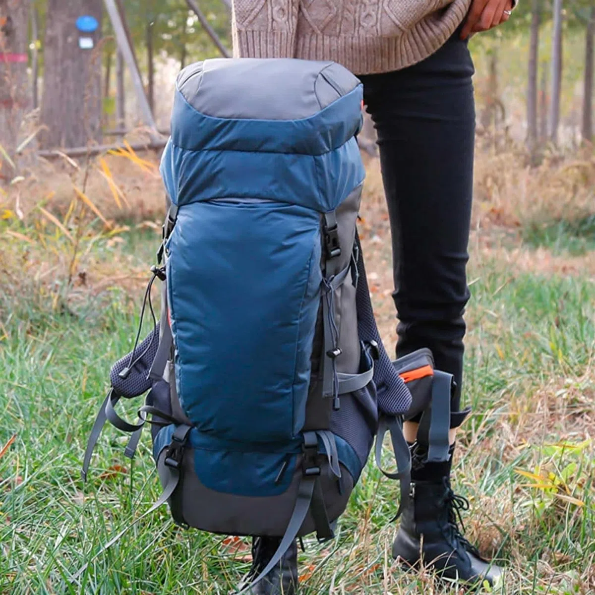 Zaino da Trekking Zaino Leggero da Viaggio 65 Litri per Escursionismo, Impermeabile Resistente E Pratico per Il Campeggio Multifunzionale Viaggio(Oranje)