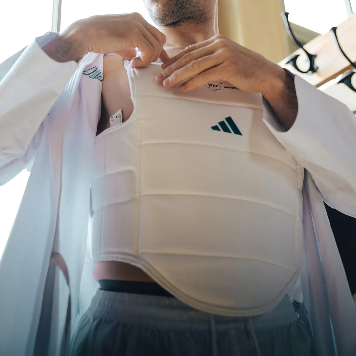 adidas Karate, protezione per il petto, per adulti, bambini, uomini, donne, approvata dalla WKF