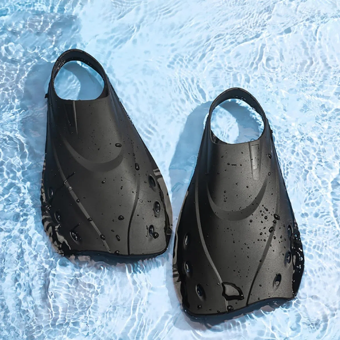 Pinne Corte Regolabili da Nuoto e Snorkeling, Divaricatore | Festa Estiva, Nero, Materiale Leggero Portatile, per Piscina e Mare, Non Facile da Deformare