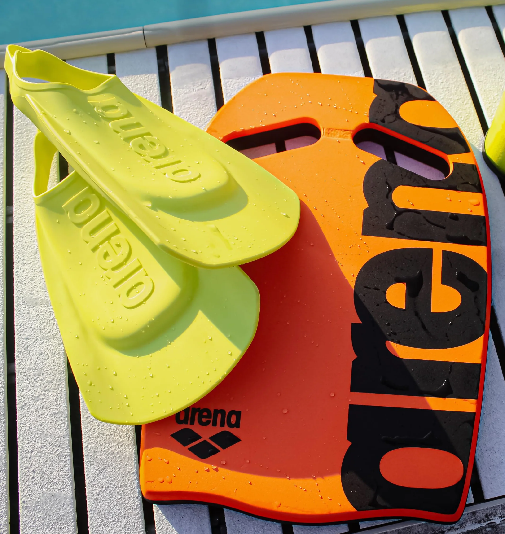 Arena Pinne Unisex per Adulti, comode e Leggere, per Allenamento di Nuoto, per Uomini e Donne, in Silicone, a Lama Corta, con Tacco Aperto