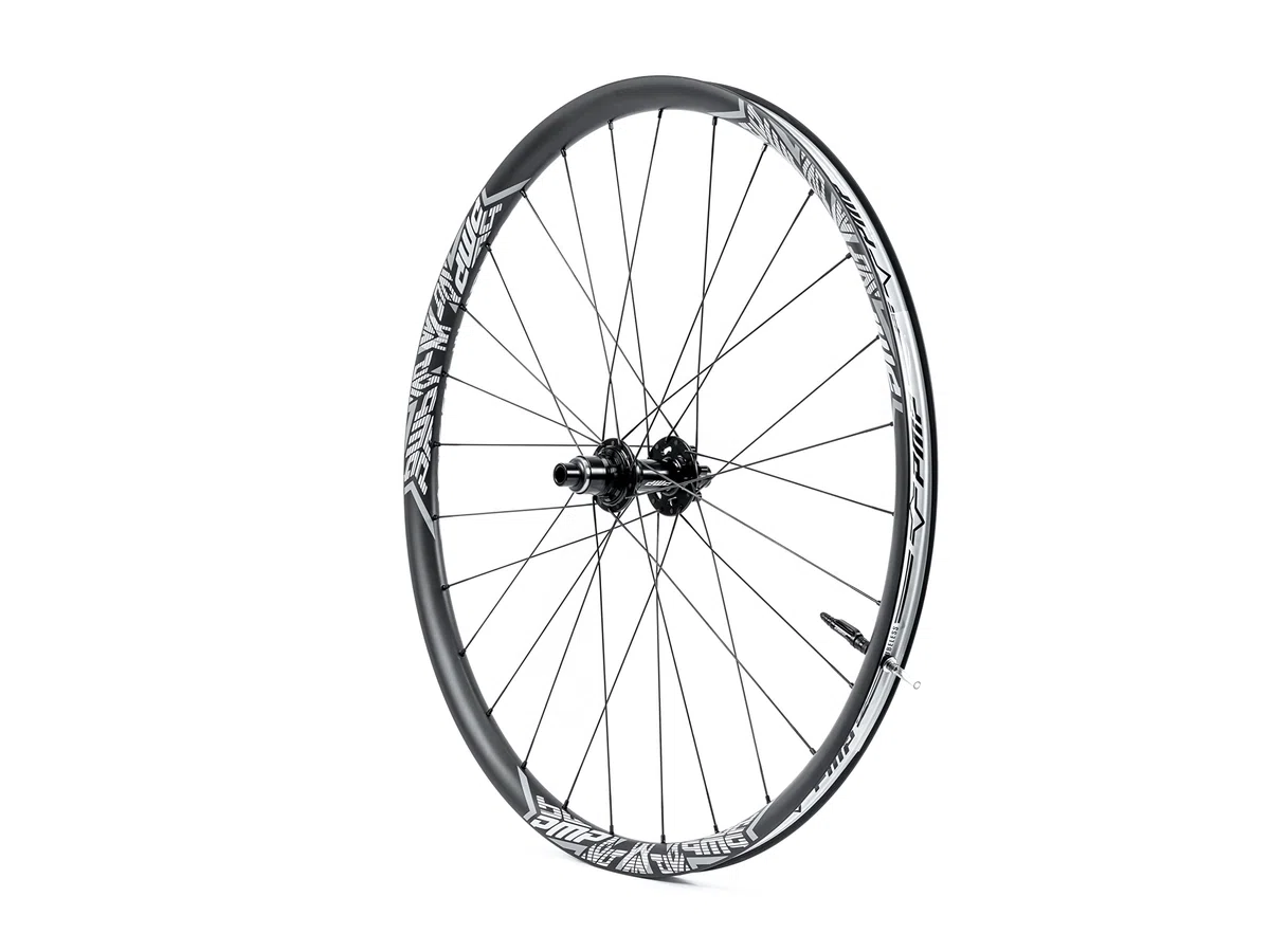 PMP Nitro Carbon | Ruote MTB 29" in Carbonio, per Cross Country. Mozzi Nitro J-Bend; Raggi Sfinati; Canale Interno Largo 25 mm; Peso 1320 g. Colore Personalizzabile.
