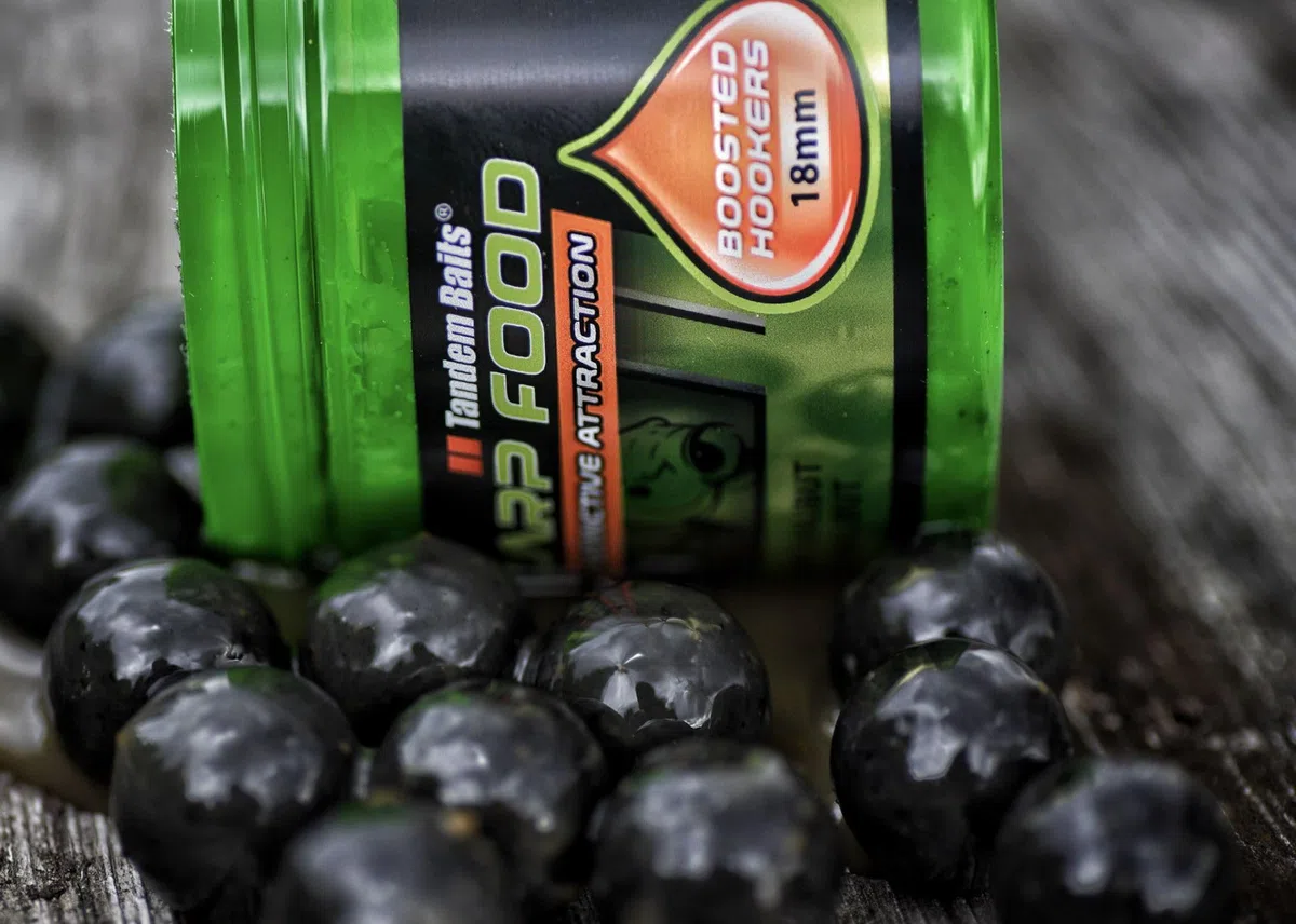 Tandem Baits Set di 22 Carp Hook Baits Fishing Box XXL | Mini Pop Up Boilies 12 mm | Pop Up Boilies 16 mm | Diffusion Booster Attractor | Carpfishing Pesche Pesca Accessori | Alimentatore per la Carpa