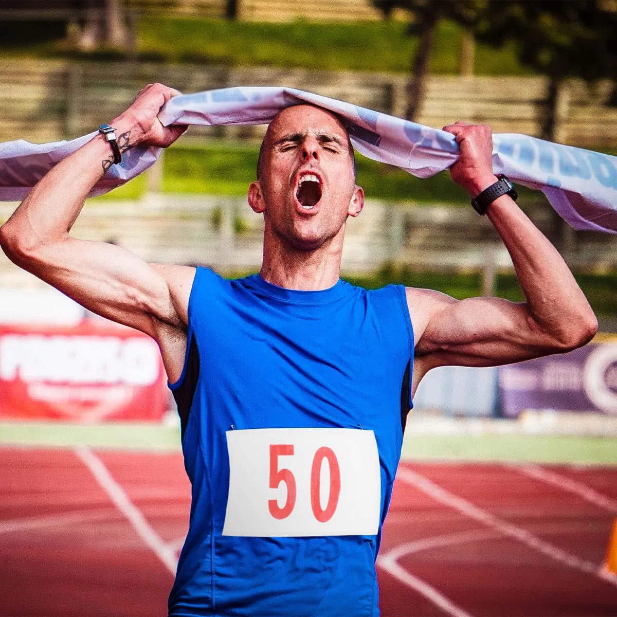 Set 1 Pettorali da Gara Numerati Clip in Poliestere Cotone e Metallo, Compatti e Resistenti per Eventi Sportivi e Allenamenti in Ogni Condizione Meteorologica