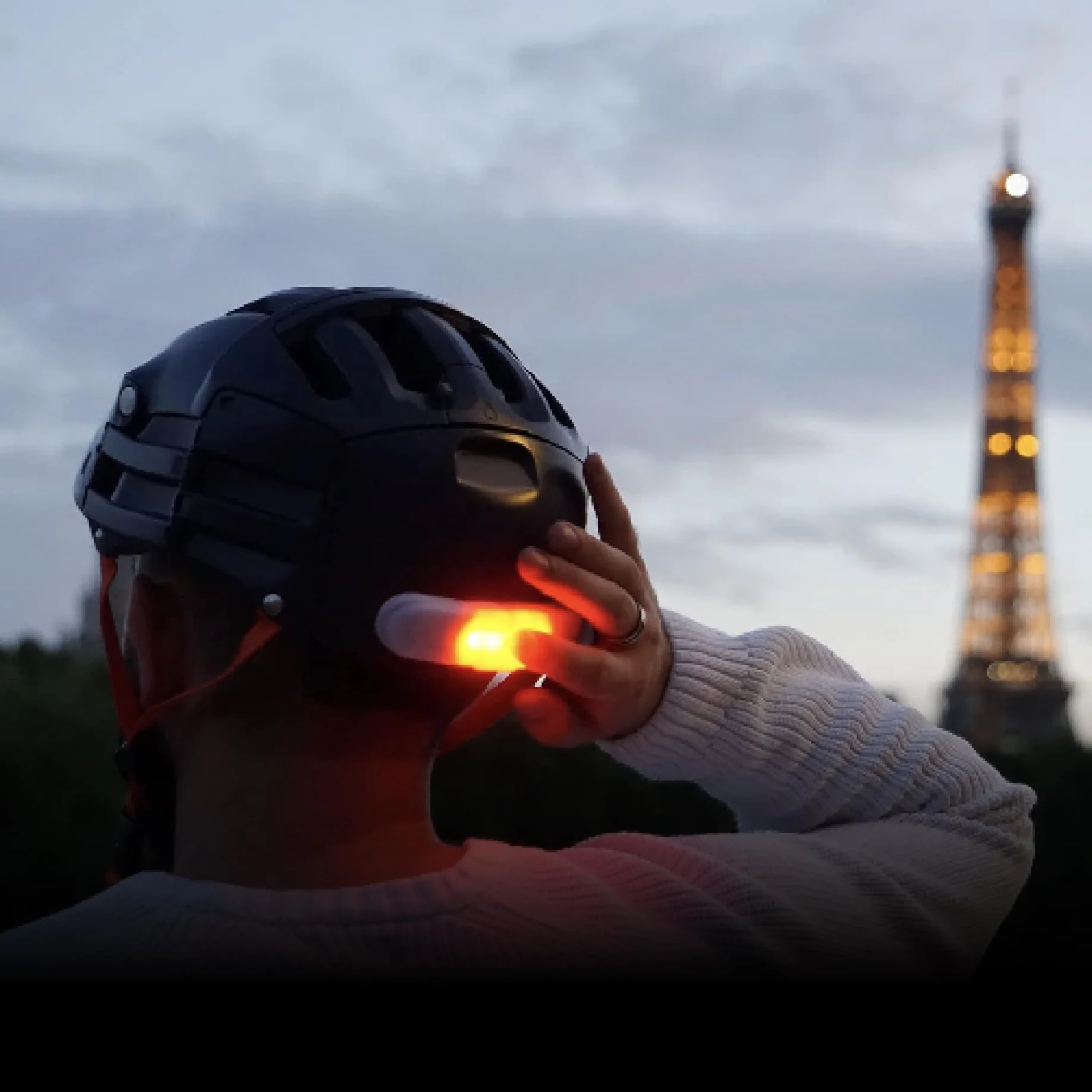 Illuminazione Rimovibile senza Fili per Casco da bicicletta, Monopattino - con Lampeggianti Destra/Sinistra - Telecomando sul Manubrio - Ricaricabile USB …