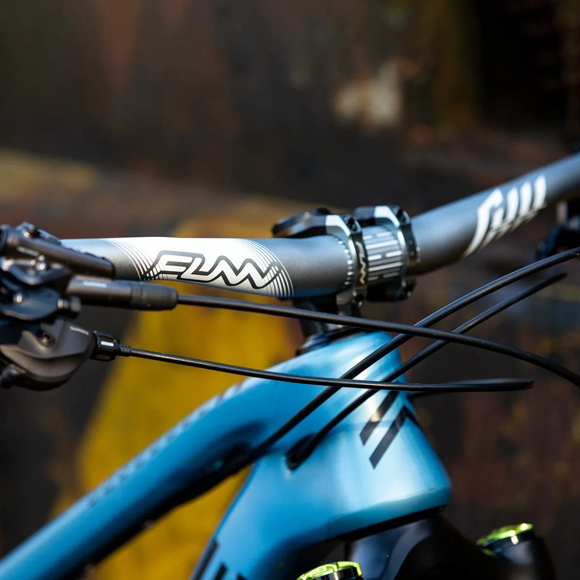 Funn Full On Manubrio per Mountain Bike con Morsetto a Barra da 35 mm e Larghezza di 785 mm, Manubrio Rialzato in Lega Resistente e Leggera per MTB e Bicicletta da BMX (Rialzo di 30 mm, Nero)