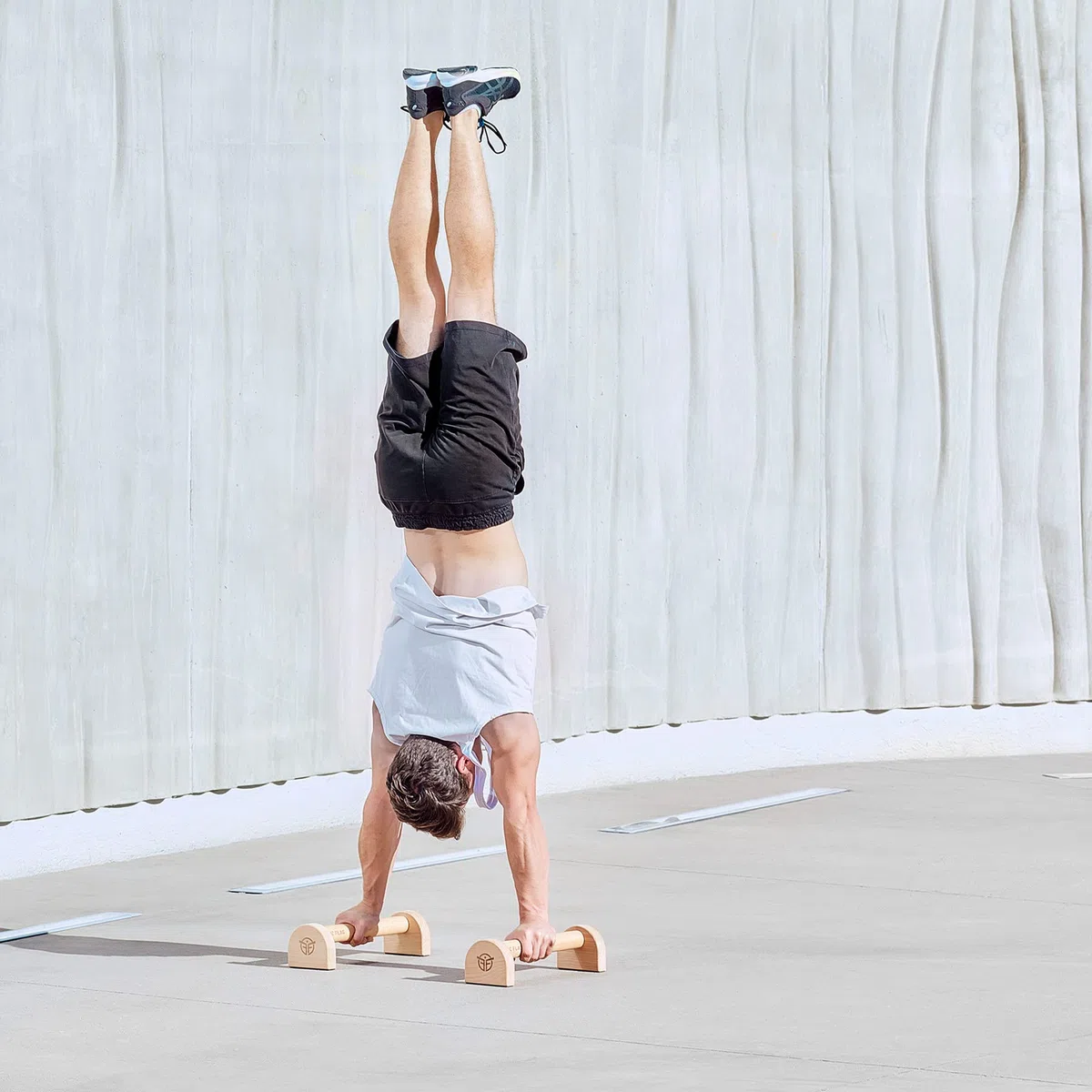 Eric Flag Parallele Calisthenics - Parallele Basse in Legno per Fitness, Calisthenics, Palestra in Casa - Maniglie per Flessioni/Push Up Bar, Parallettes Solide e Stabili - Calisthenics Attrezzature