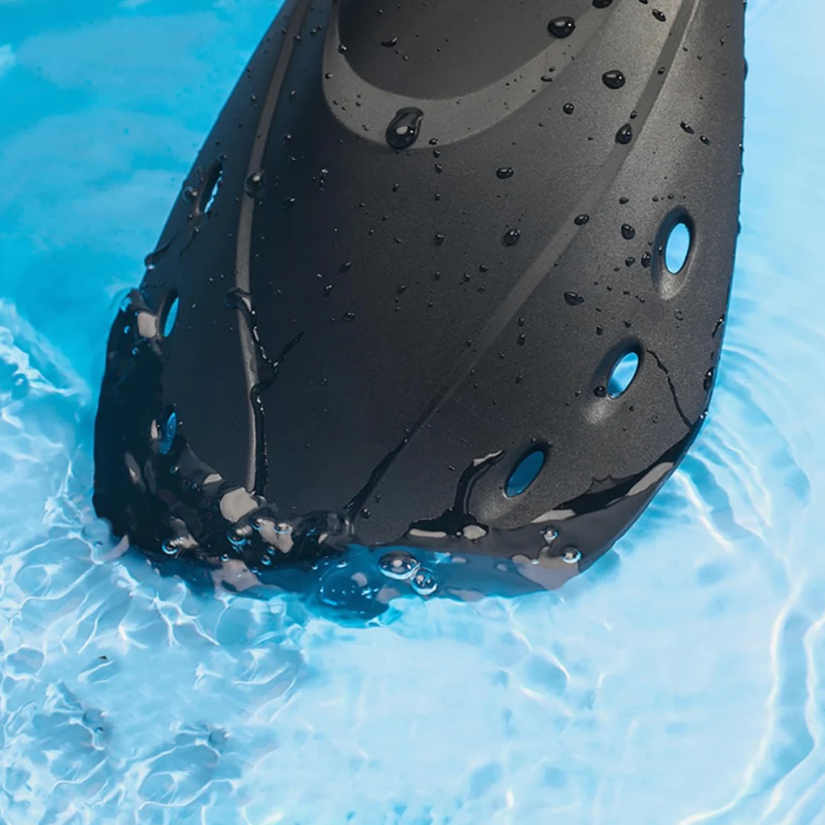 Pinne Corte da Nuoto per Allenamento in Piscina, Regolabili e Leggere in Materiale Termoplastico Nero, per Snorkeling e Immersioni Atmosfera Estiva