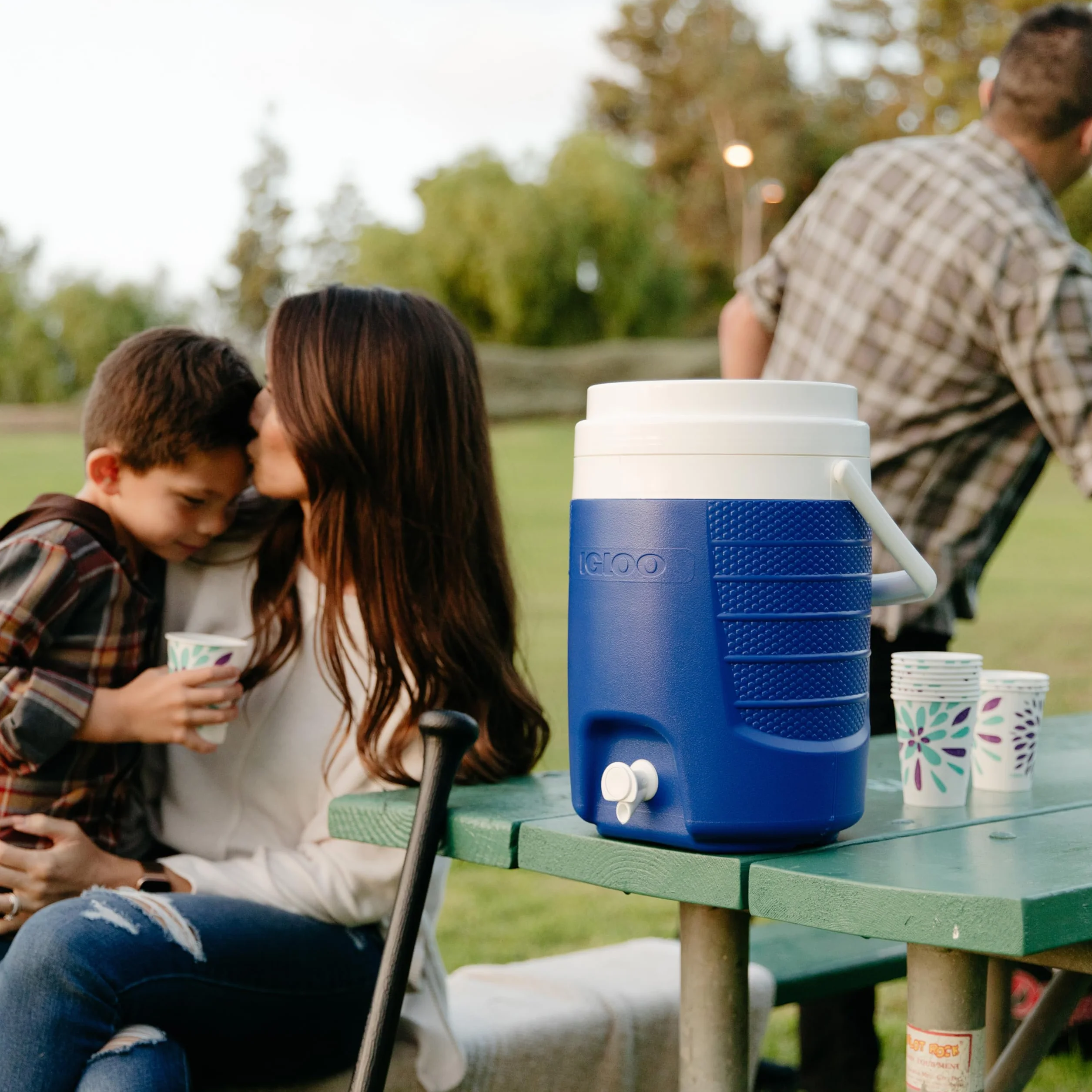 Igloo 2-Gallon Sport Beverage Cooler, Majestic Blue, Model Number: 31377