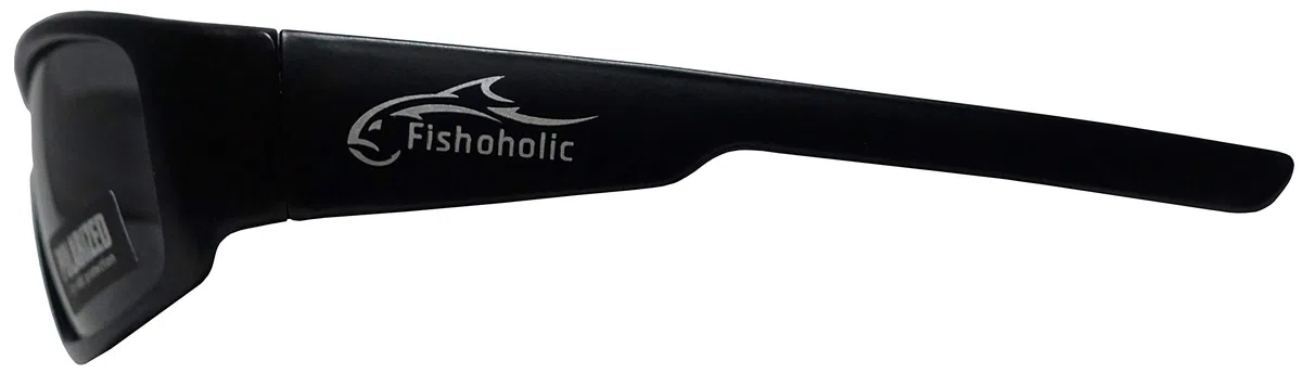 Fishoholic occhiali da sole polarizzati da pesca (montatura nera opaca con lente nera opaca) con custodia rigida e custodia 100% protezione UV, miglior regalo per pescatori, papà, ecc.