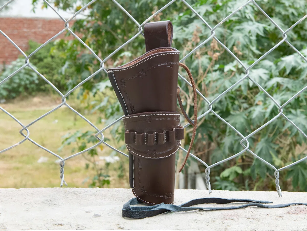 Fondina in pelle Hulara per cowboy con anelli per munizioni per 9 mm Luger e 9 mm NATO. La fondina western è adatta per revolver da 4" a 8".