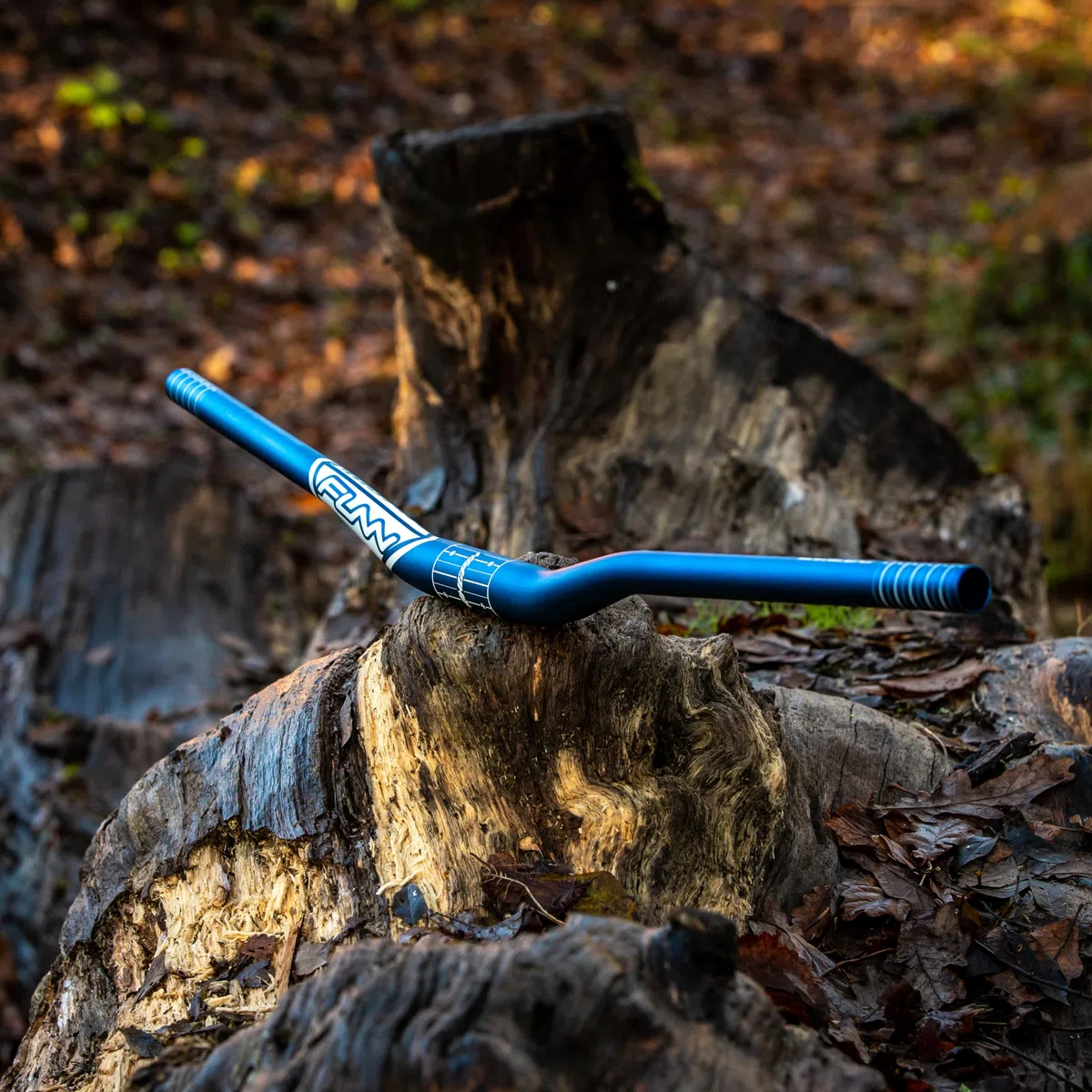 Funn Kingpin Manubrio Riser, Morsetto 35mm, Largo 785mm, Rise 30mm (Nero) | costruzione in lega, backsweep corto, per trail, enduro, XC, freeride, MTB, BMX e strada
