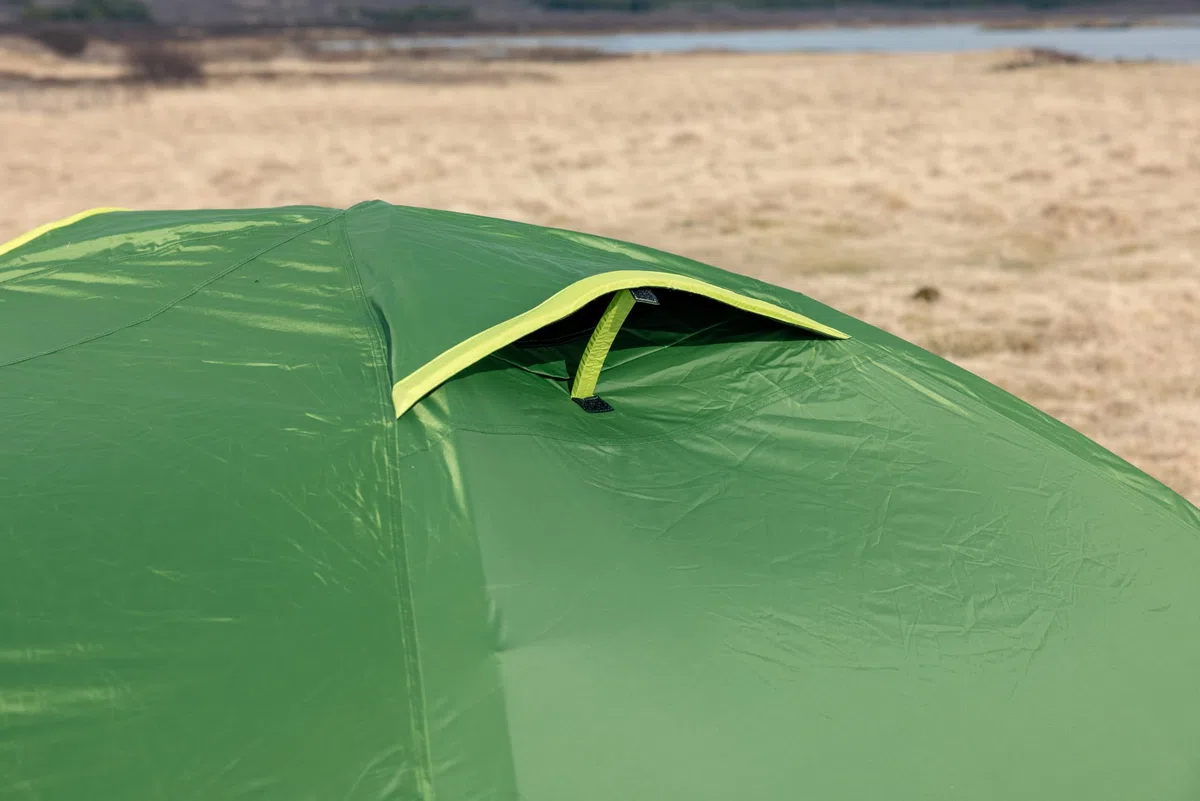 Coleman Darwin Tenda a cupola compatta e leggera, per 2-4 persone, modelli con camera da letto oscurata, tenda da campeggio, festival ed escursionismo, impermeabile 4500 mm, con telo di fondo cucito