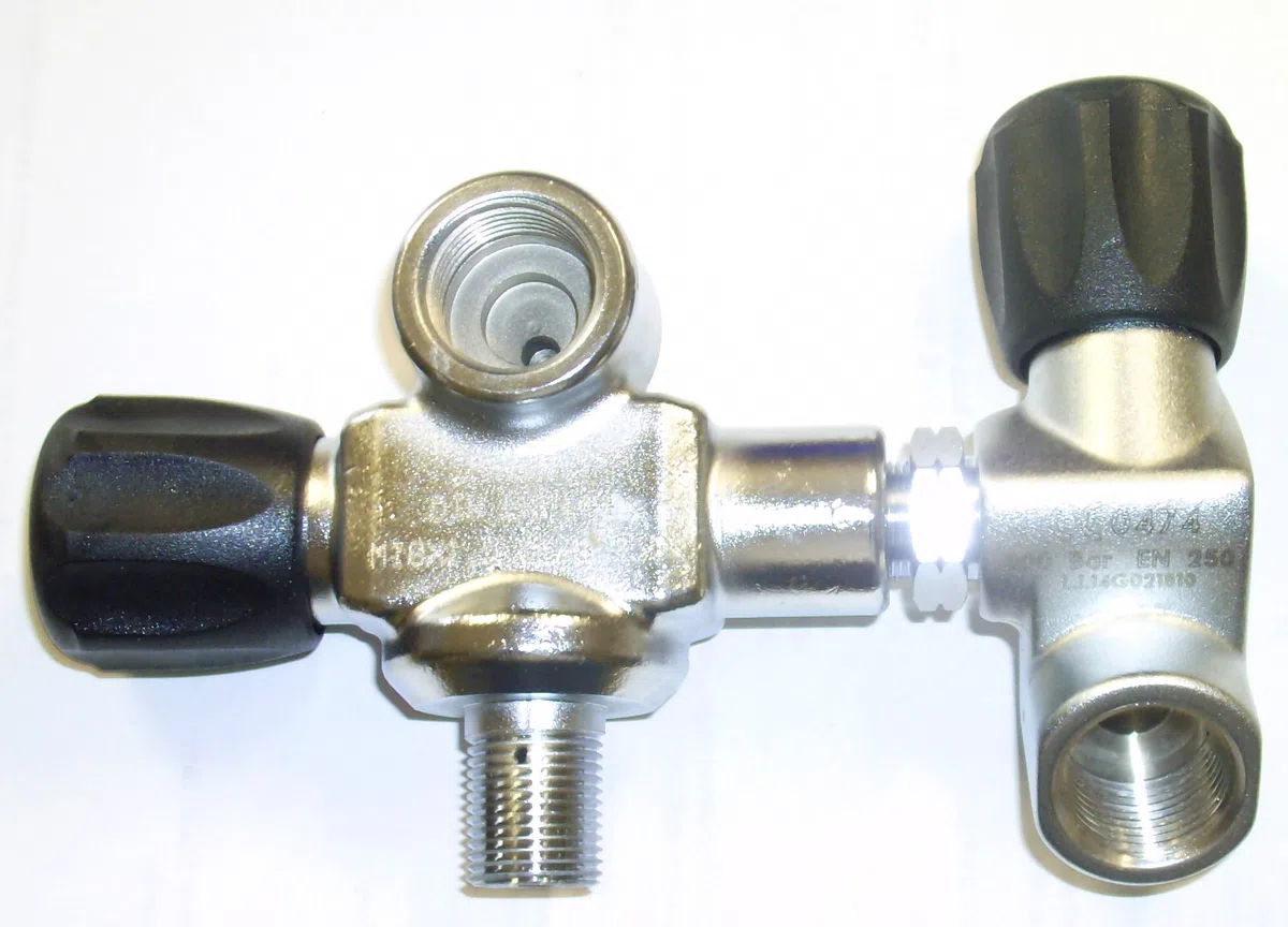 doppia valvola ad aria compressa, 300 bar, filettatura a collo di bottiglia M18 x 1,5