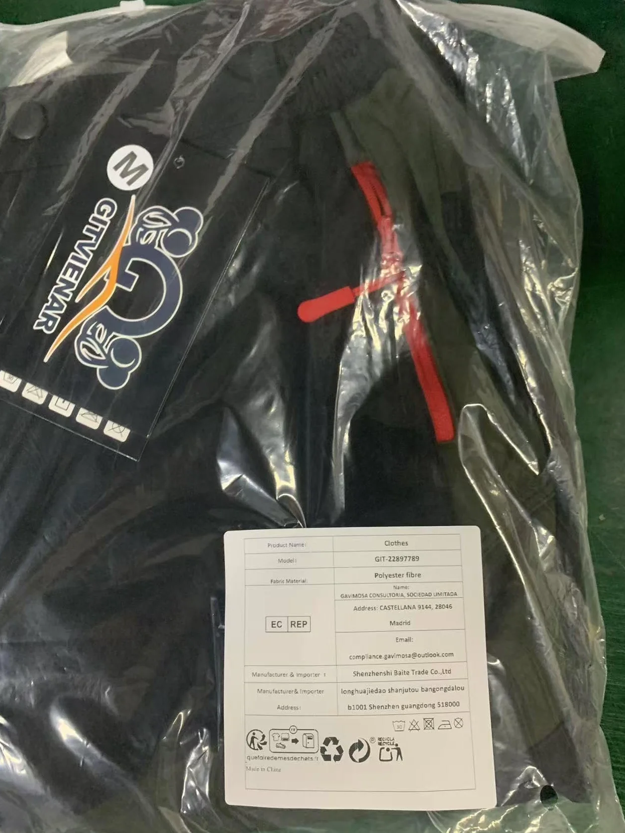 BaiTe Unisex – Occhiali da sole sportivi per adulti, rosso e nero.