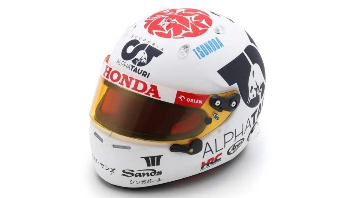 Spark Mini casco modello scala 1/5 - Yuki Tsunoda 2023 GP giapponese Special Edition Casco - Bianco/Rosso/Blu con custodia e supporto