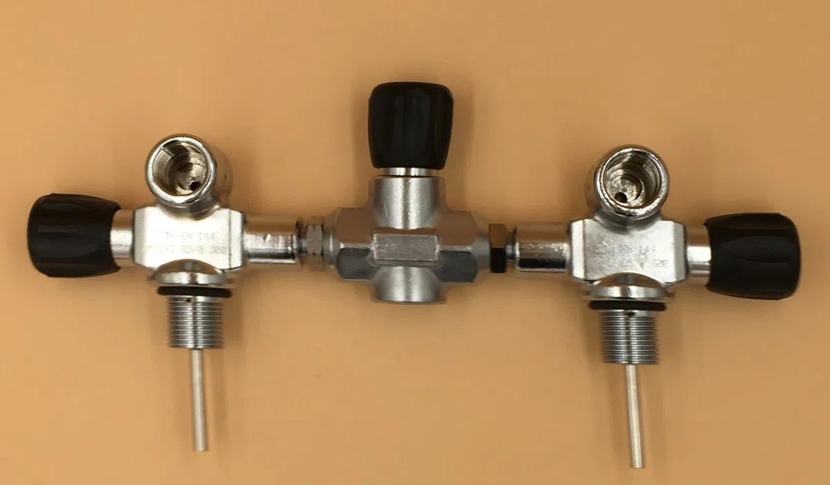 ponte 300bar, interasse 185 mm per aria compressa, bottiglie 171 mm M25 x 2