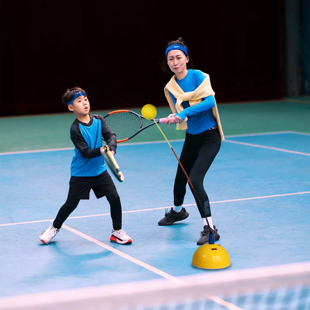 Allenatore di tennis per bambini Dispositivo per esercitarsi da solo nel tennis 27 Attrezzature per l'allenamento Aiuto per l'allenamento Esercizi per esercitarsi Corretta postura del corpo per