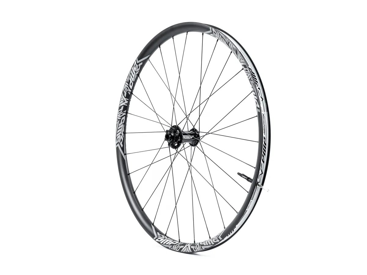 PMP Nitro Carbon | Ruote MTB 29" in Carbonio, per Cross Country. Mozzi Nitro J-Bend; Raggi Sfinati; Canale Interno Largo 25 mm; Peso 1320 g. Colore Personalizzabile.