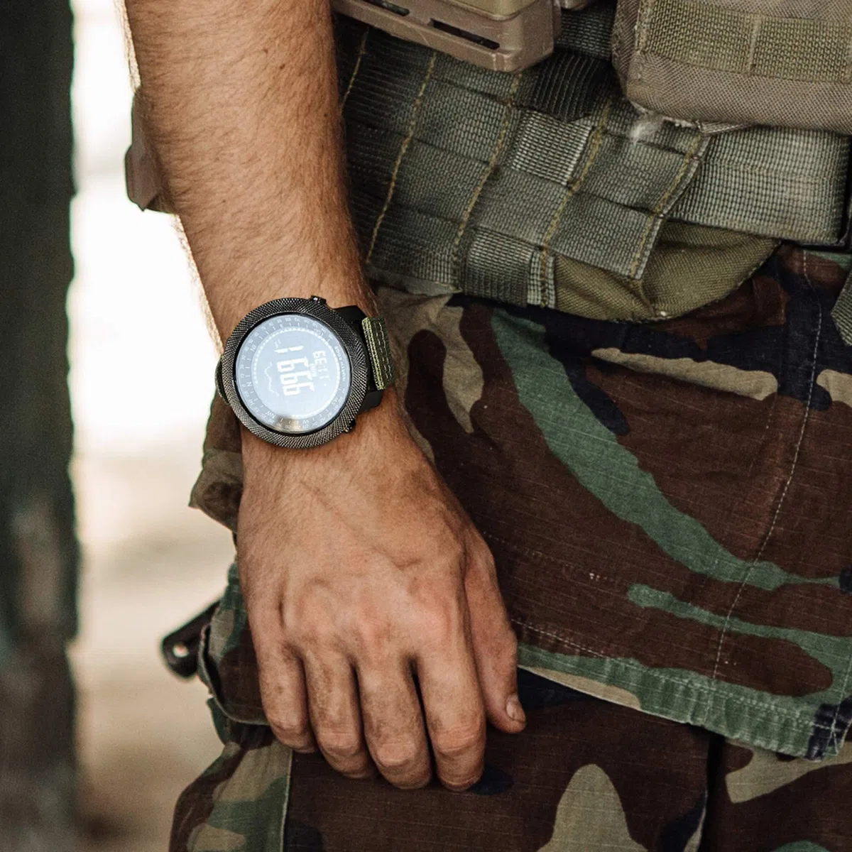 Irfora Orologio da polso impermeabile da uomo digitale con altimetro, bussola, World Time 50 m, impermeabile