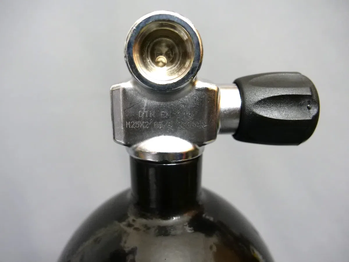 tauchfl Asche 8,5 litri 232bar completo con valvola bottiglia diametro 140 mm konkaver bottiglia inferiore