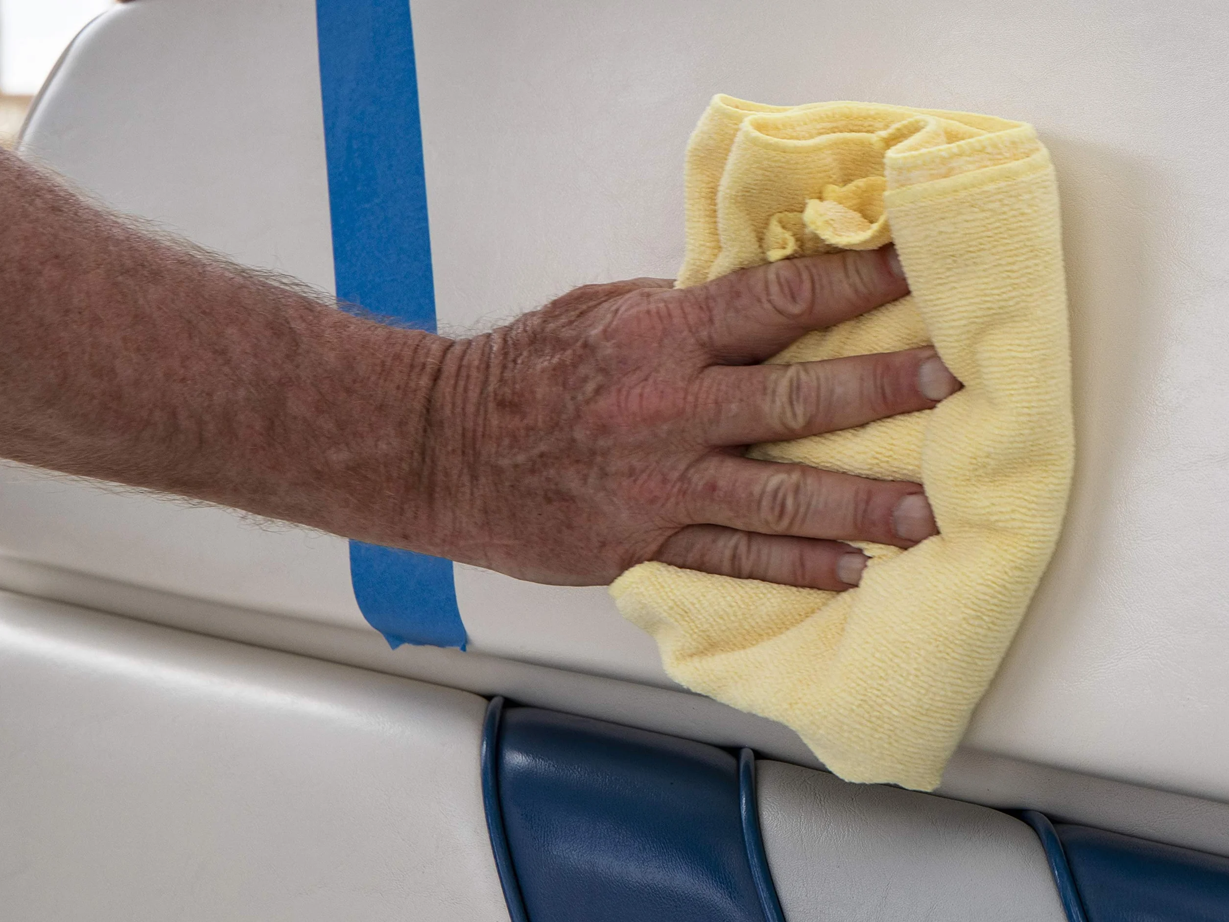 Meguiar's M5716 Detergente e protettivo per vinile e gomma per marine/camper, detergente e protettivo per vinile per barche, rivitalizza plastica e gomma con una formula non grassa facile da usare