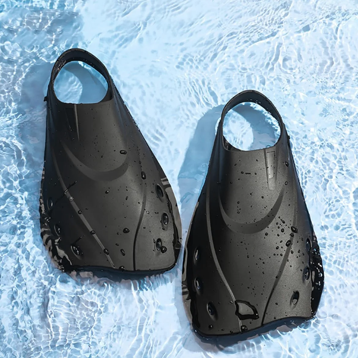 Pinne Corte per Snorkeling e Allenamento Nuoto Unisex Regolabili in Nero Leggere e Facili da Trasportare per Piscina e Viaggio