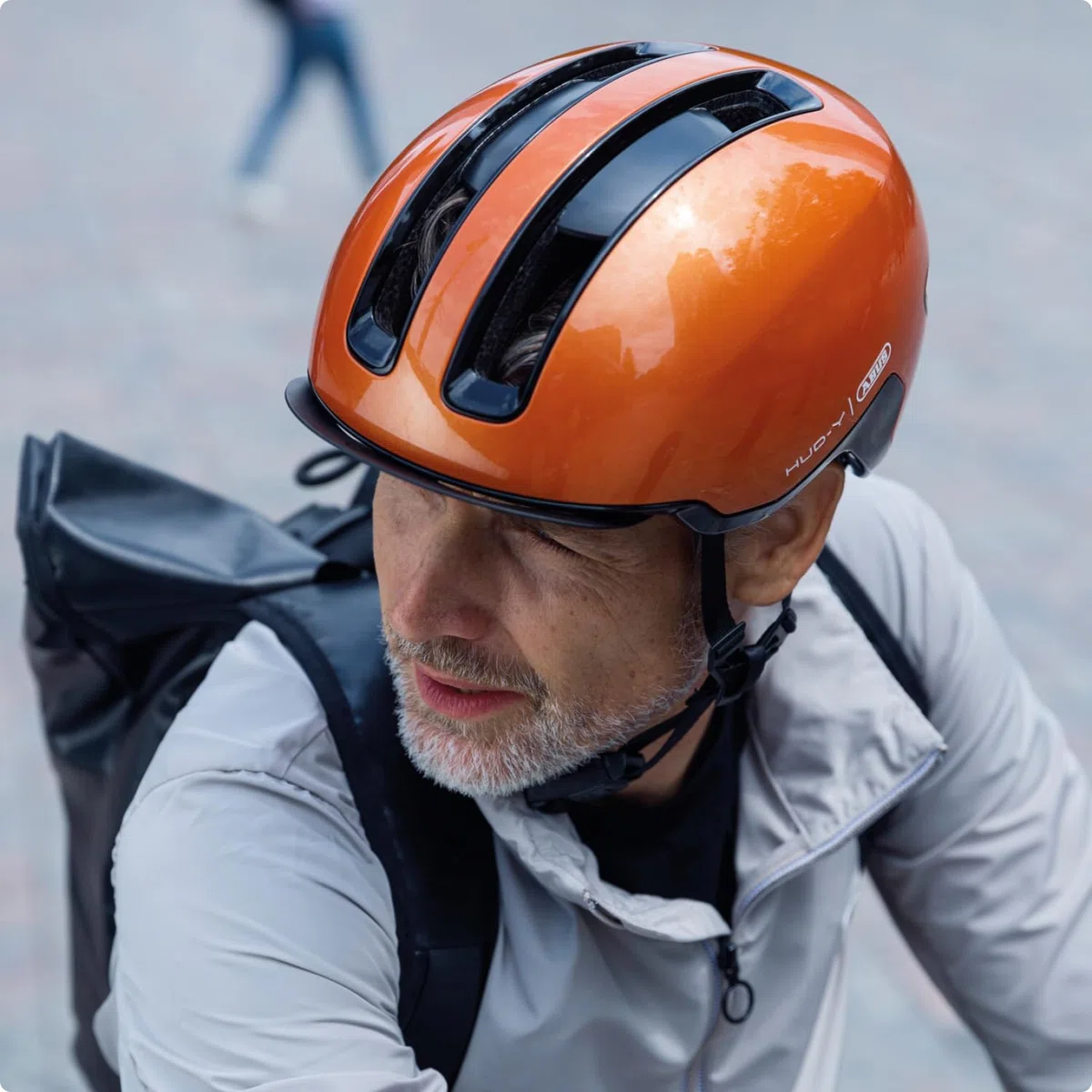 ABUS Casco da bicicletta HUD-Y - con luce posteriore LED magnetica ricaricabile e chiusura magnetica - Casco urbano elegante per l'uso quotidiano - per uomo e donna