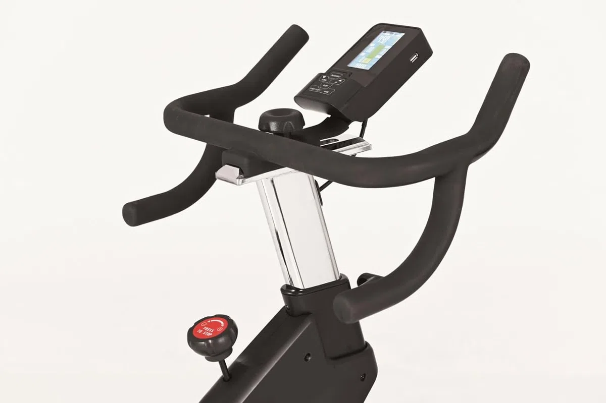 TOORX SRX EVOLVE, sistema di frenaggio magnetico con regolazione elettronica dello sforzosu 24 livelli. APP READY.