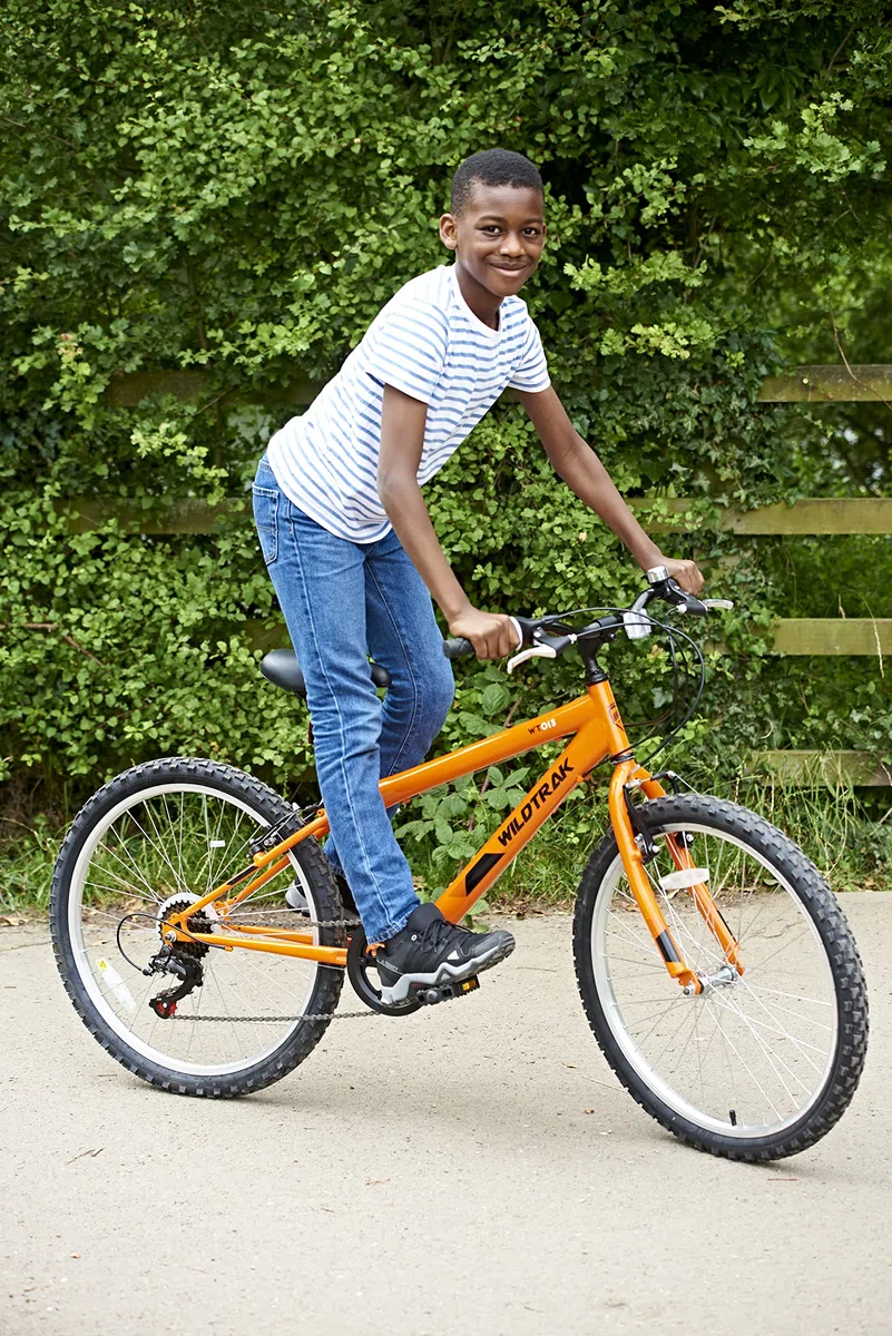 Wildtrak - Bicicletta da 24 pollici per bambini dagli 8 ai 10 anni, freni regolabili - Arancione