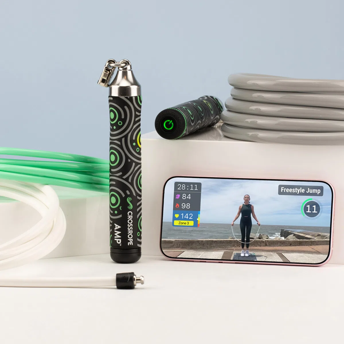 Crossrope AMP Smart Jump Rope Set con corde da 1/4 libbre, 1/2 libbre e 1 libbre - Corda per saltare ad alta intensità collegata Bluetooth per l'allenamento fitness per bruciare calorie e cardio - Richiesta iscrizione