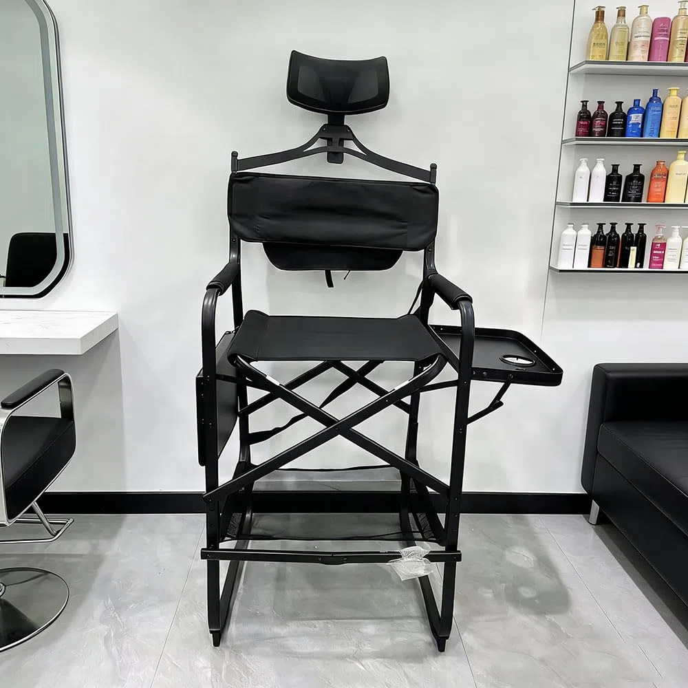 Questa Sedia da Regista Pieghevole e Portatile con tavolino e portabicchieri è Ideale per truccatori, Parrucchieri e per l'uso in Cinema: Un Mobile per Salone di Bellezza Leggero e Robusto.