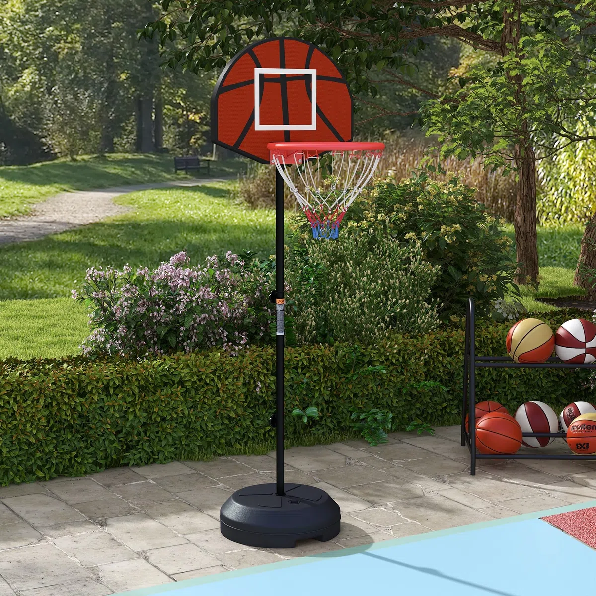 SPORTNOW Canestro Basket ad Altezza Regolabile con Bersaglio Freccette 2 in 1, Set da Gioco in Acciaio e PE con Base Riempibile e 6 Freccette, 38.5x48.5x179 cm, Nero e Marrone