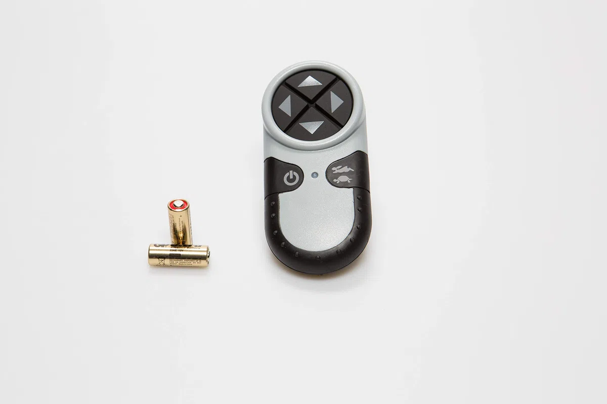 Golight | GT Series Modello 2051GT Faretto alogeno, montaggio permanente, telecomando senza fili portatile, nero