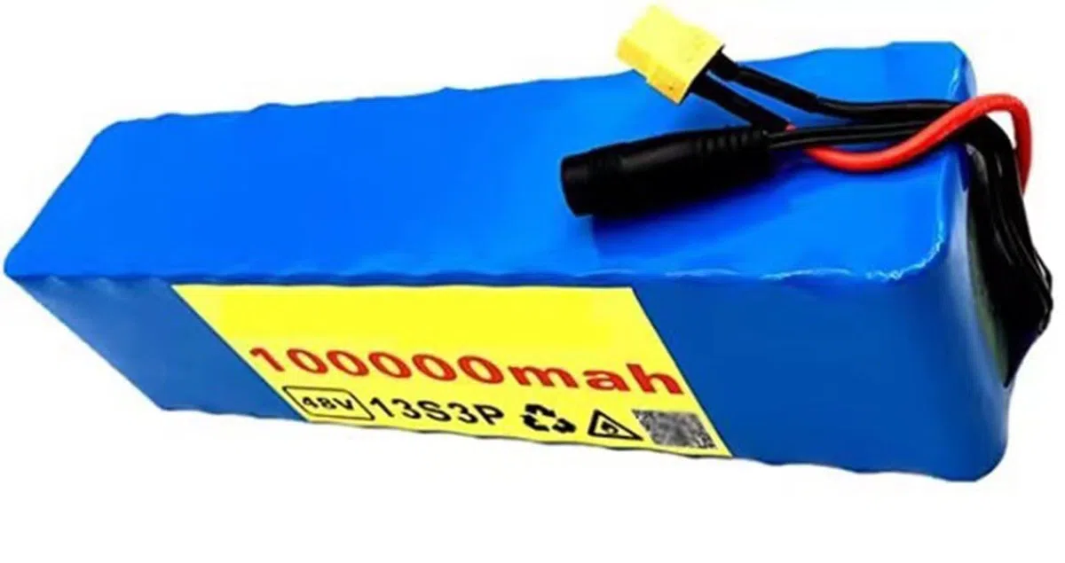 Batteria Ricaricabile agli ioni di Litio 13S3P, Batteria al Litio da 48 V 100 Ah per Bicicletta elettrica, Scooter Elettrico con Batteria Ebike da 48 Volt XT60 Plug