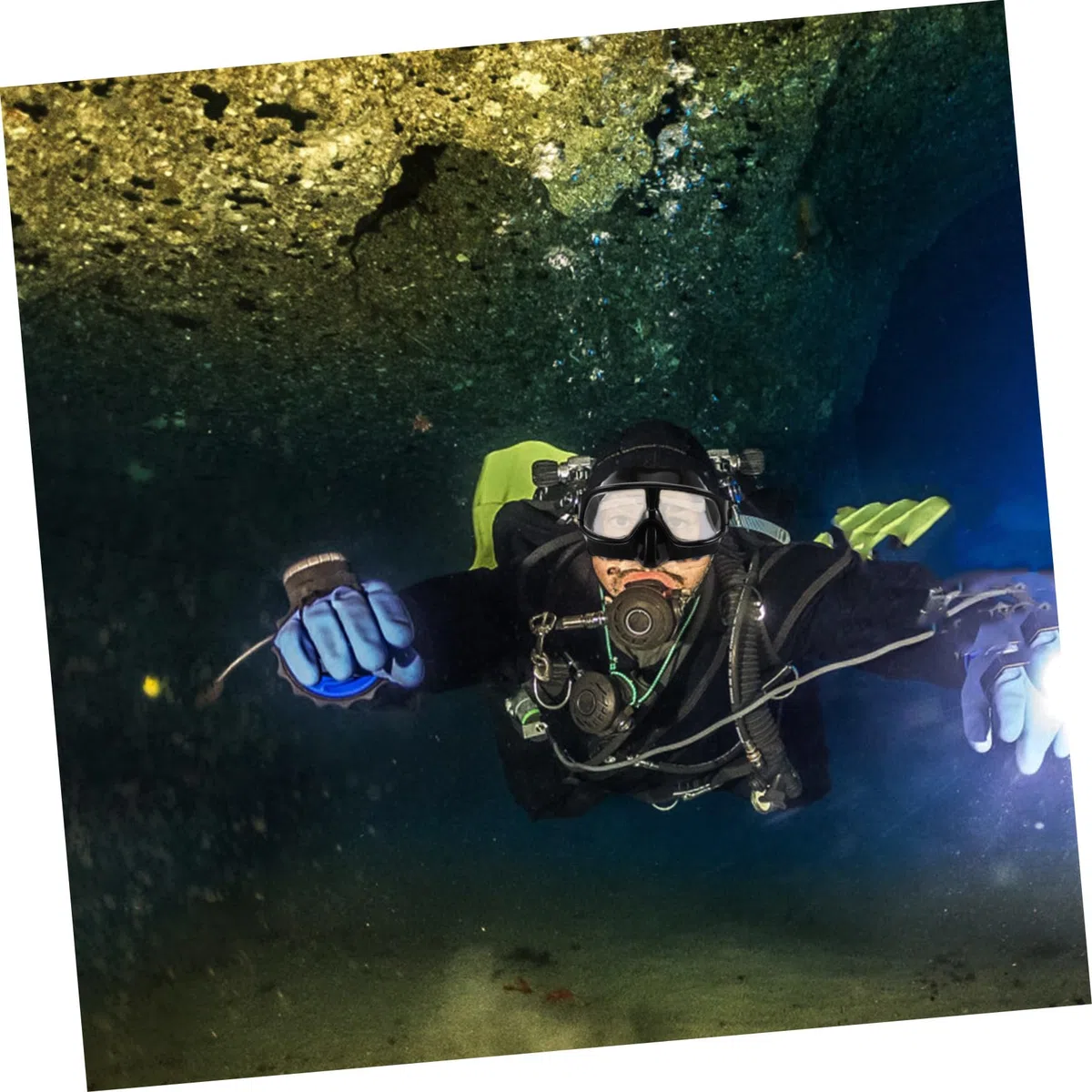 Maschera Subacquea Nera in Silicone con Cinghia Regolabile | Campo Visivo Esteso a Volume Ridotto, per Snorkeling e Nuoto in Piscina, per Adulti