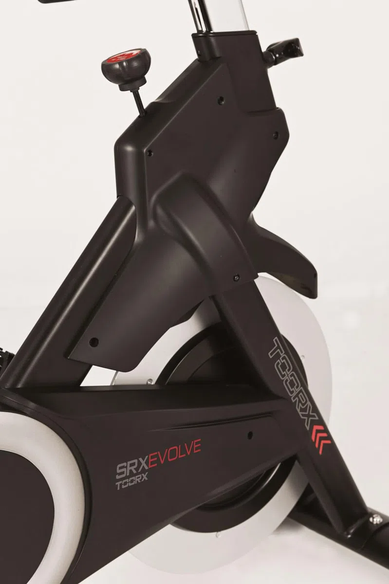 TOORX SRX EVOLVE, sistema di frenaggio magnetico con regolazione elettronica dello sforzosu 24 livelli. APP READY.
