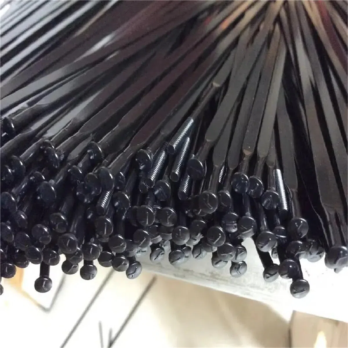 10 raggi di ricambio con nippli per ruote a raggi aerodinamici, kit di riparazione per bici da strada e MTB (261 mm)