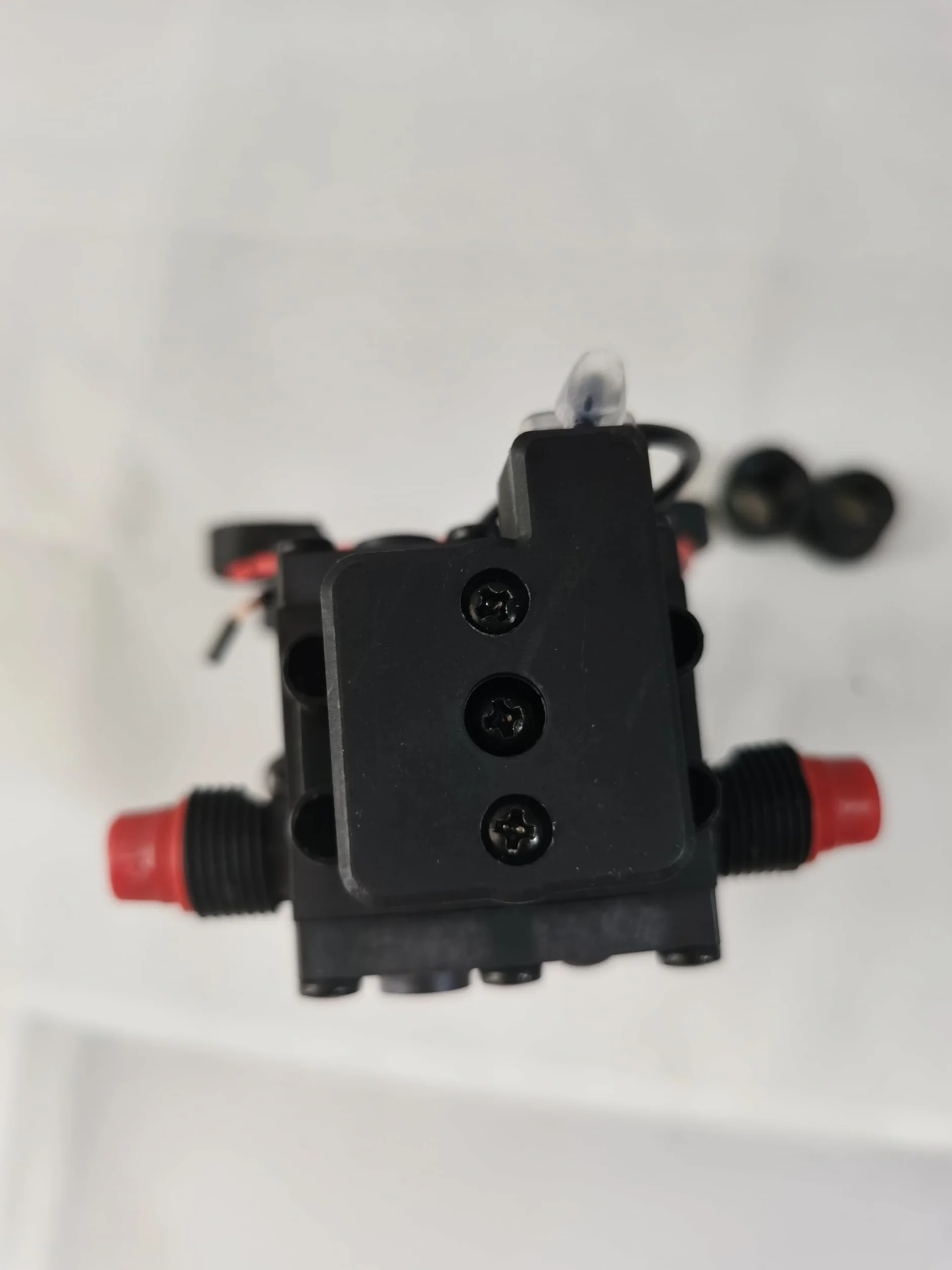 CYBERNOVA DC 24V 6-7L /MIN Pompa a membrana intelligente (con pressostato) Pompa dell'acqua autoadescante a basso rumore per Caravan/Barca/Camper/Giardino/Camper Pulizia/Spruzzatura