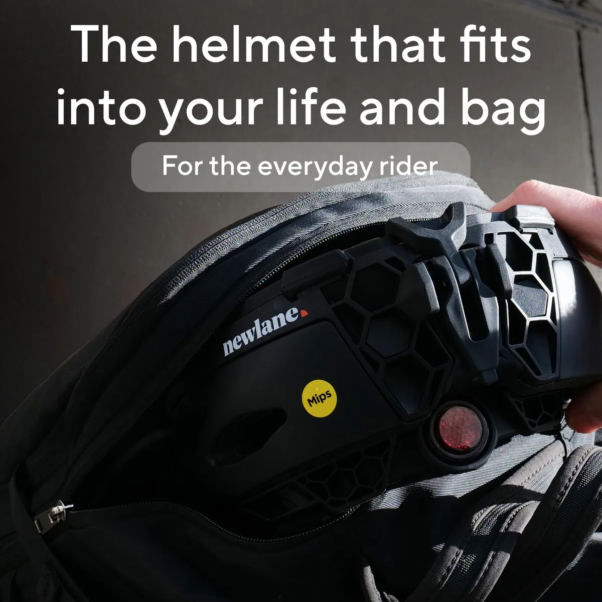 Newlane Casco da bici pieghevole con protezione MIPS (nero con linguetta bianca/M) | Compatto, leggero e certificato di sicurezza | regolabile e traspirante | Casco da bici per uomo e donna
