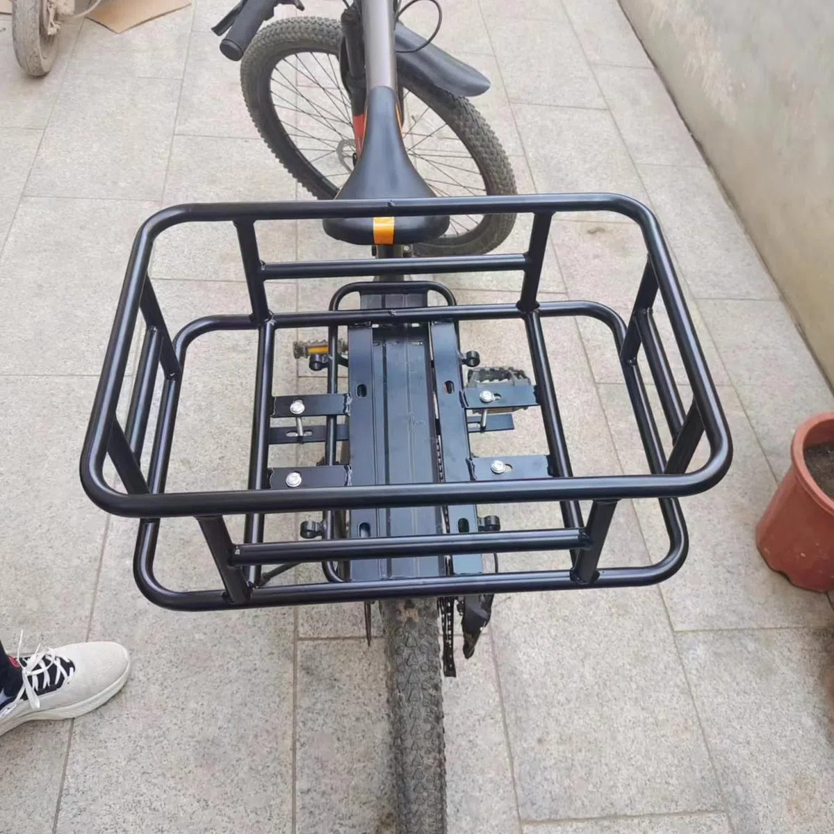 Headerbs Cestino Posteriore per Bici Elettrica Cestino Portabici Posteriore in Ferro 46 X 32 X 15 Cm Grande capacità Facile Installazione per Consegne Pendolarismo Corse di Spesa e Uso Quotidiano