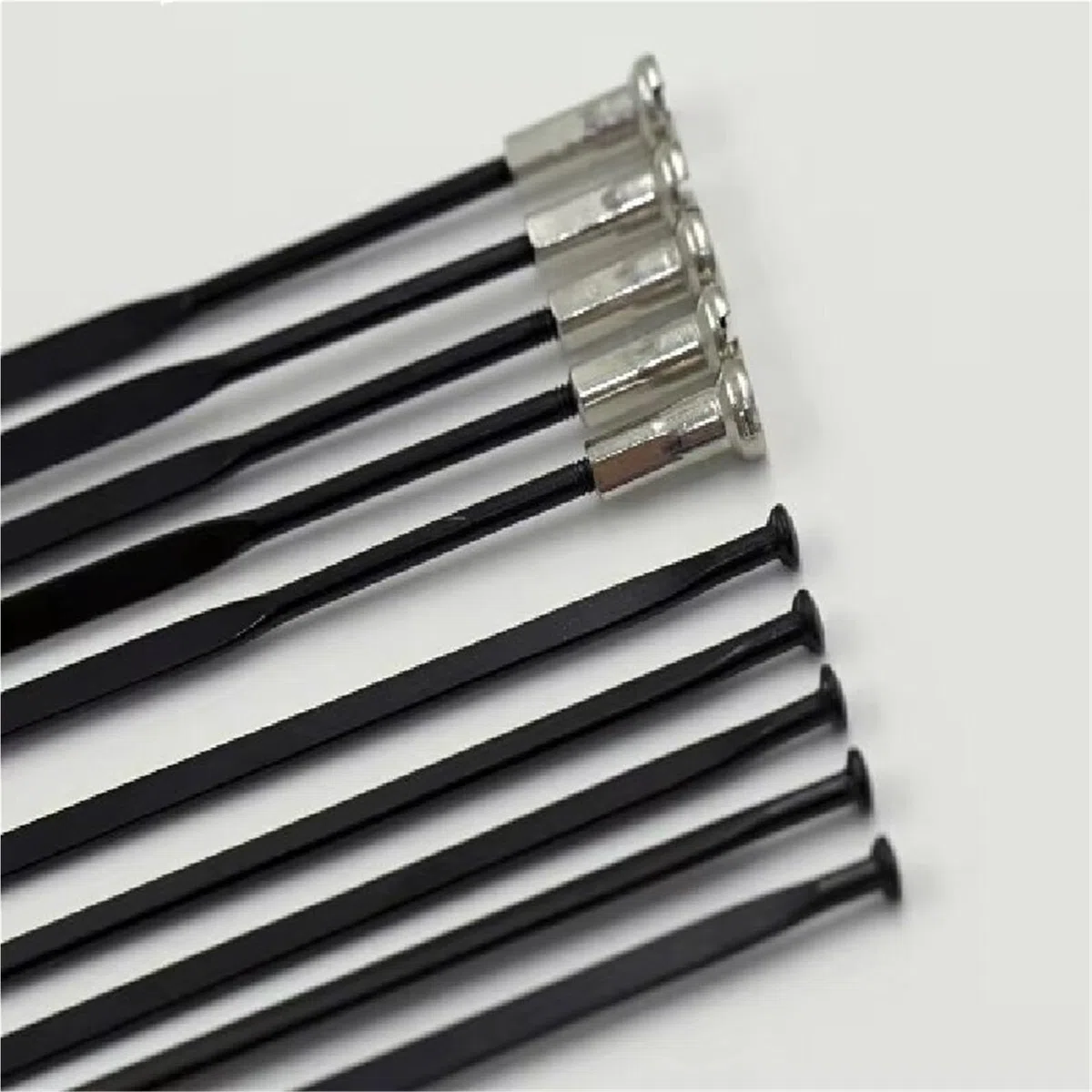 10 raggi di ricambio con nippli per ruote a raggi aerodinamici, kit di riparazione per bici da strada e MTB (261 mm)
