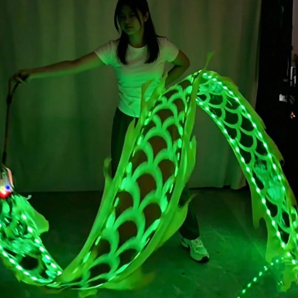 Nastro Luminoso per Danza del Drago, Poi Colorati con Nastro a Forma di Drago, Divertente Accessorio per Spettacoli All'aperto con Nastro a Forma di Drago.