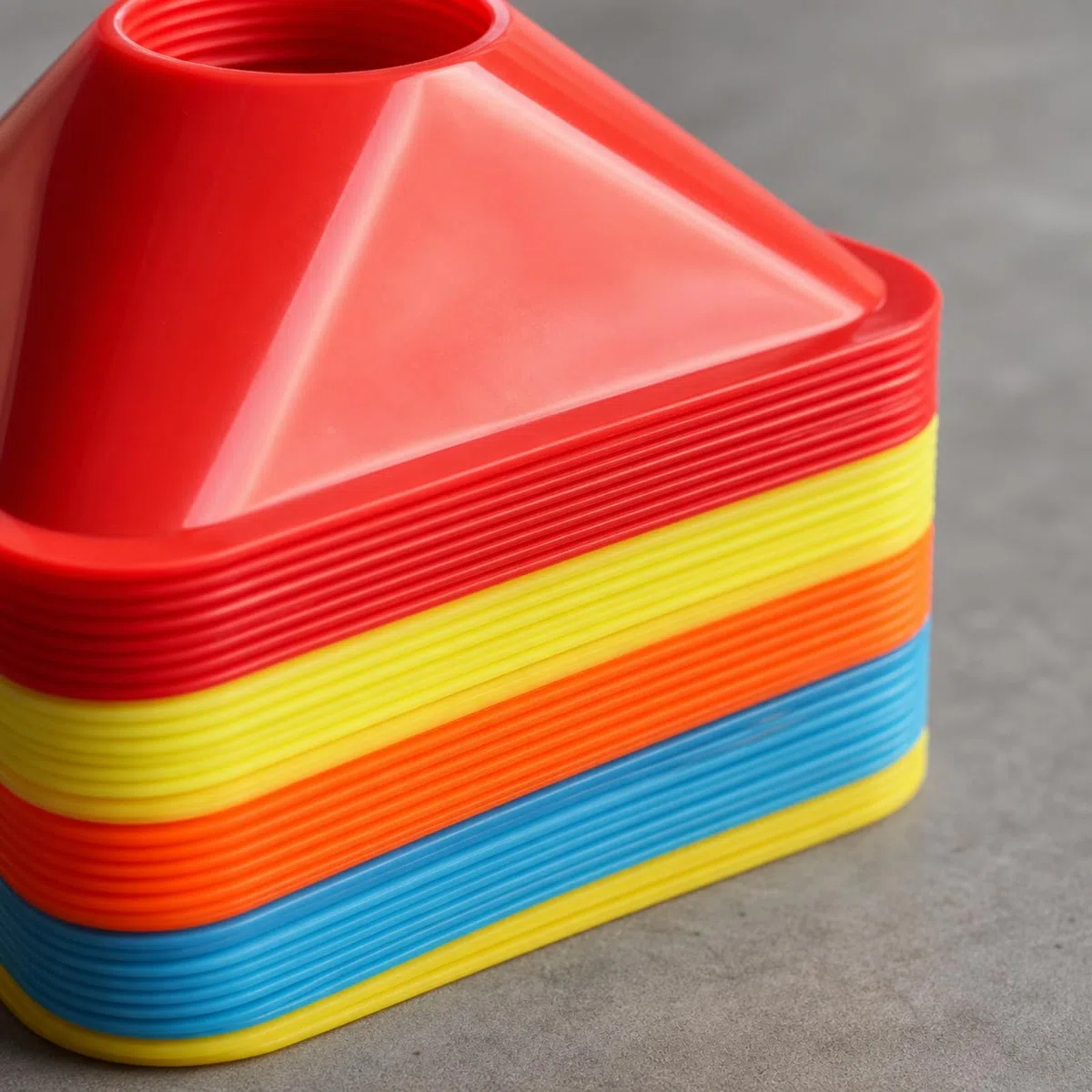 50 Pezzi Cinesini con Borsa e Supporto | Resistenti, Flessibili, Attrezzatura Sportiva, per Campo Sportivo, Palestra, Allenatori
