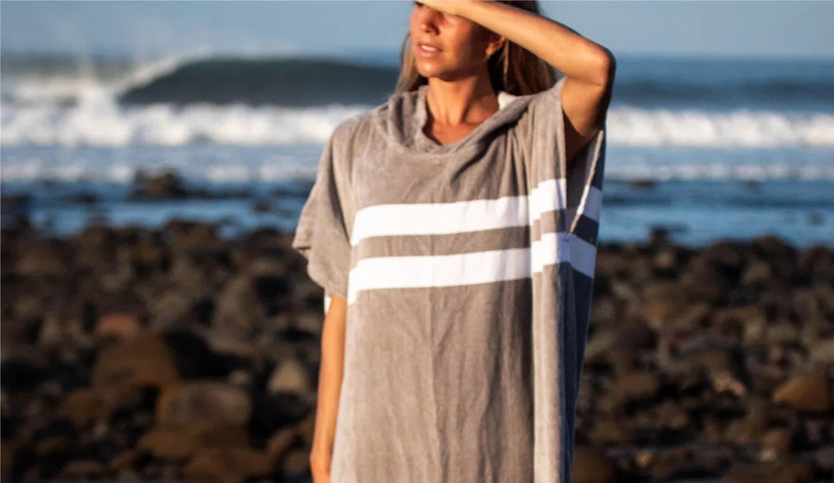 Accappatoio Poncho,Poncho Mare Poncho da Surf - Caldi e Morbidi - Facili da Indossare e da togliere Senza Che l'asciugamano CADA(Gray with White Stripes)