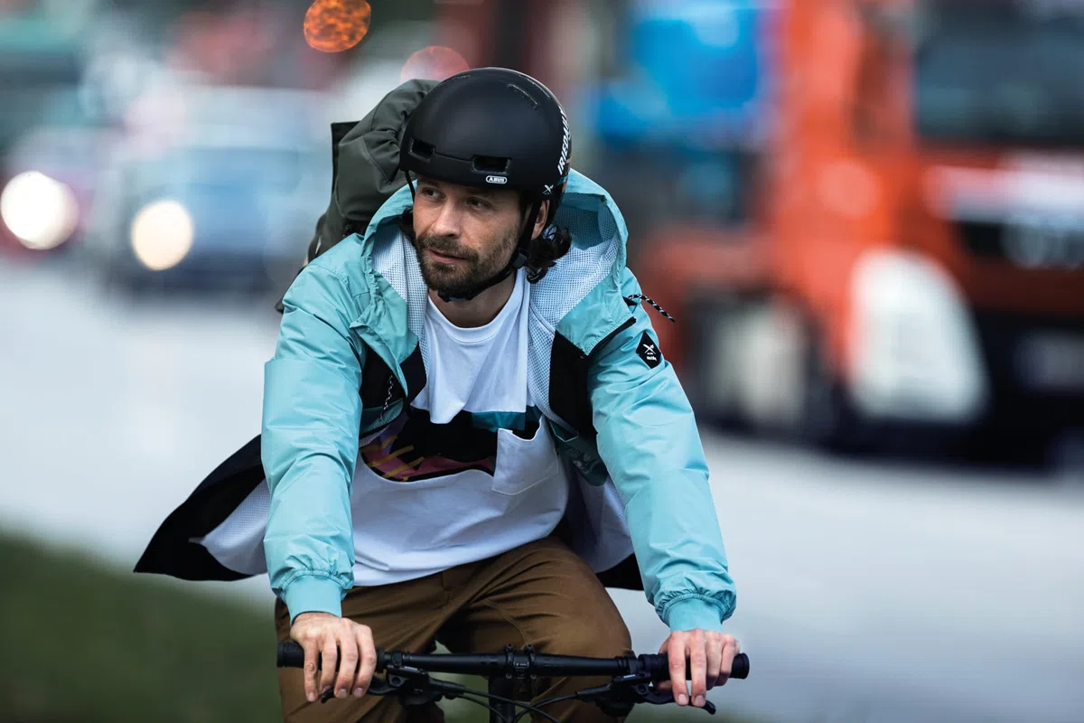 ABUS Casco da città Skurb - Casco da bici robusto per l'uso quotidiano, il pattinaggio, la BMX o il longboarding