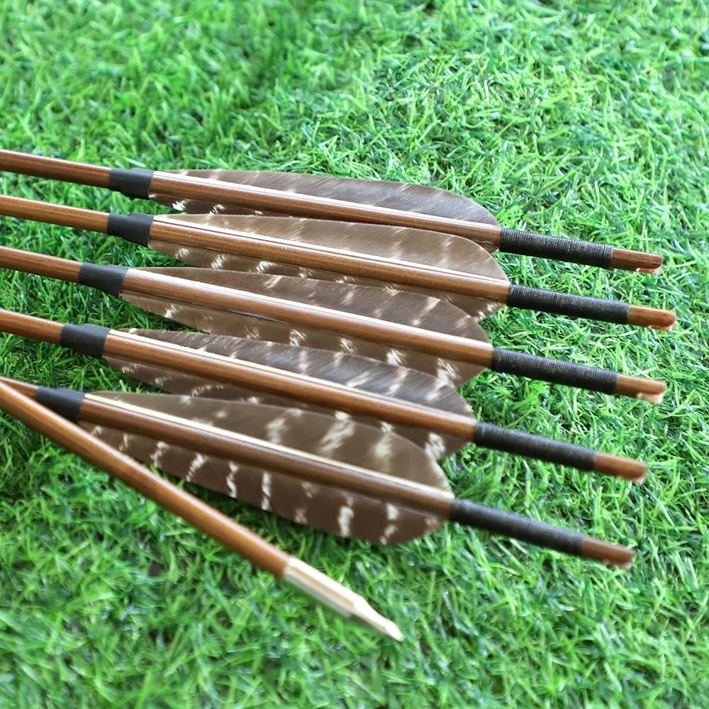 12 pz Frecce di bambù 33” Lunghezza Albero OD 7mm 8mm 5" Piuma di Tacchino Freccia de 2 Vane per Arco Ricurvo Tradizionale Arco Lungo Caccia Pratica di Tiro con L'Arco