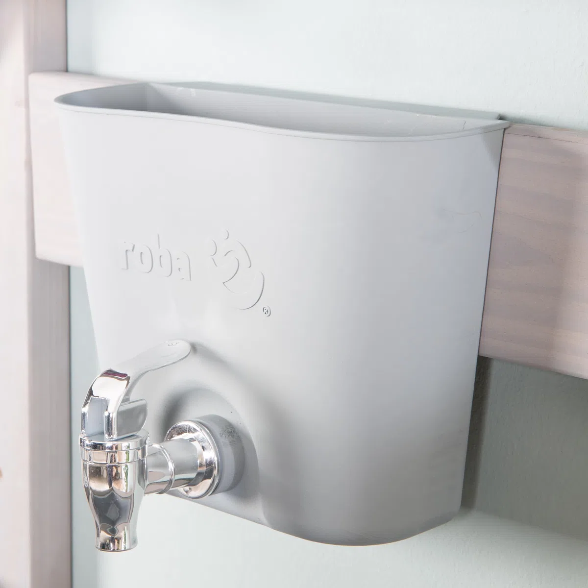 roba serbatoio d’acqua per cucine di fango e tavoli d’acqua, in plastica robusta con rubinetto, accessorio per cucine outdoor, appendibile fino a 18 mm, resistente alle intemperie, grigio