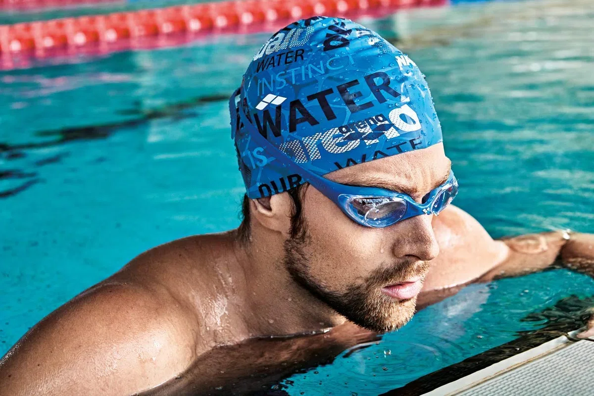 Arena Print 2 - Cuffia da nuoto in silicone, unisex, per adulti, donne e uomini, per allenamento intensivo, confortevole, antiscivolo, per capelli lunghi, colore: argento